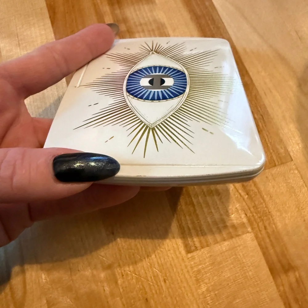 Hourglass Evil Eye palette - Picture 3 of 8